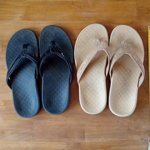 2 pairs Vionoc flip flops